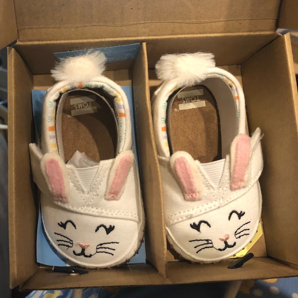 TOMs NIB Bunny Shoes w/ Cotton Tail Heel